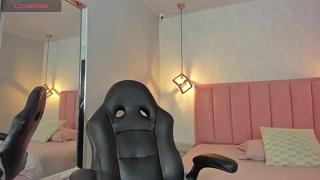 SUNNYCYRUS online show from 03/25/26, 12:44