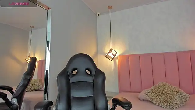 SUNNYCYRUS online show from 04/11/26, 12:53