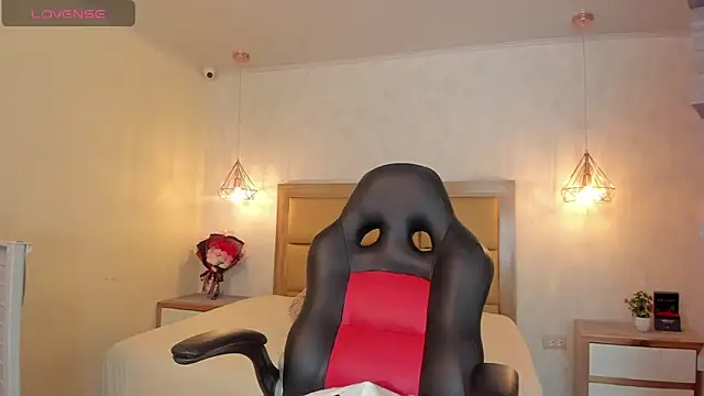 SUNNYCYRUS online show from 04/25/26, 01:03