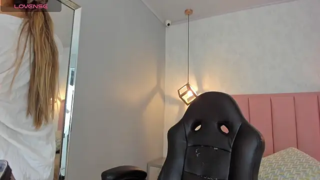 SUNNYCYRUS online show from 05/28/26, 12:57