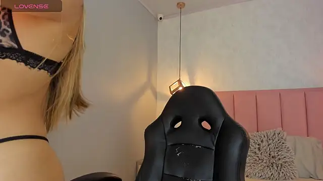 SUNNYCYRUS online show from 06/03/26, 12:52