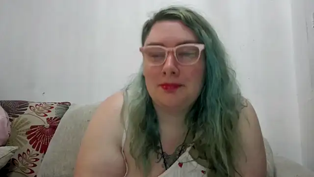 Snapshot of Bustycurves chatting on 04/19/26, 12:00 Bustycurves online show from 04/19/26, 12:00