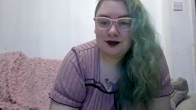 Snapshot of Bustycurves chatting on 04/20/26, 10:55 Bustycurves online show from 04/20/26, 10:55