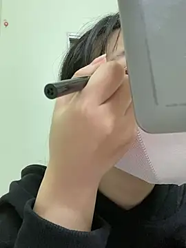 Snapshot of minmin2kk5 chatting on 03/07/25, 12:37 minmin2kk5 online show from 03/07/25, 12:37