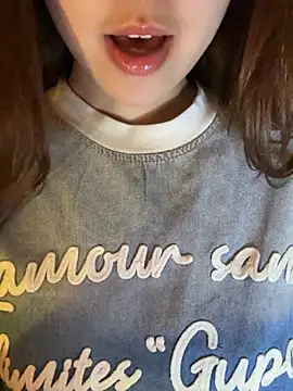 Snapshot of minmin2kk5 chatting on 06/16/26, 07:44 minmin2kk5 online show from 06/16/26, 07:44
