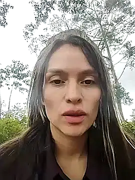 Snapshot of manu_lara chatting on 09/17/25, 05:58 manu lara online show from 09/17/25, 05:58