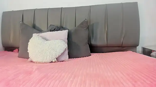 Cherllynn online show from 02/06/25, 01:32