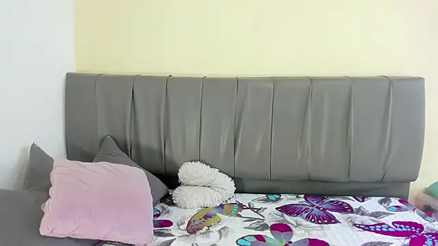 Cherllynn online show from 12/17/25, 03:40