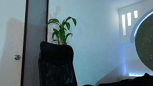 Tatianabr 01 online show from 12/14/25, 05:07