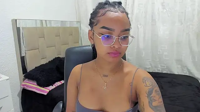 Snapshot of gretell_evans chatting on 12/04/24, 01:31 gretell evans online show from 12/04/24, 01:31