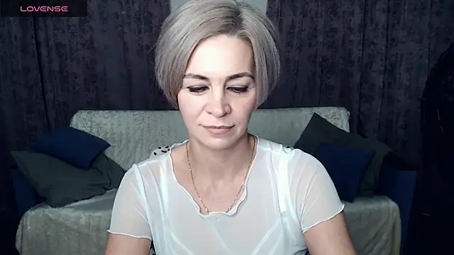 Snapshot of Blonde_lola444 chatting on 12/17/24, 07:37 Blonde lola444 online show from 12/17/24, 07:37