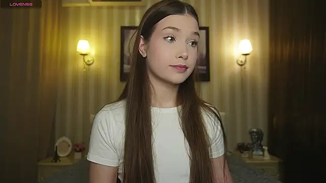  Eva Lee online show from 10/06/25, 08:17