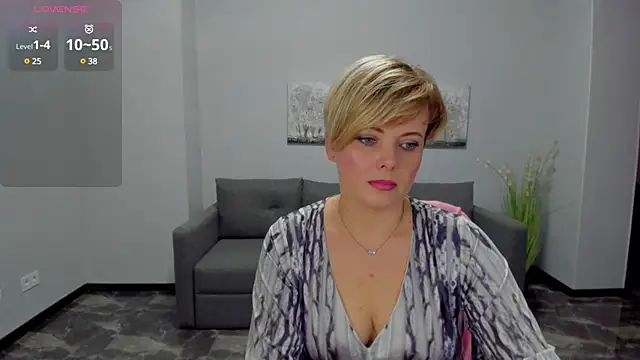 Julia Wilsone online show from 02/21/25, 12:50