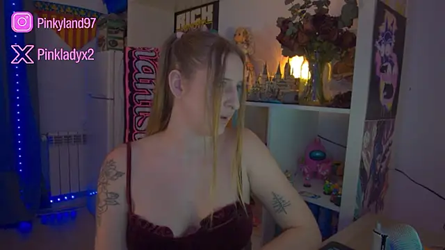 Snapshot of Pinkyladyxxx chatting on 01/31/26, 11:58 Pinkyladyxxx online show from 01/31/26, 11:58