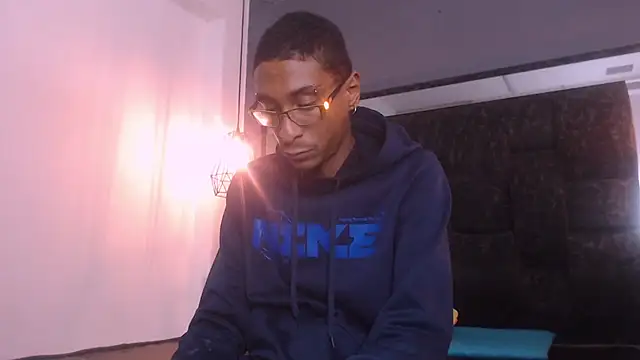 Snapshot of Jose_Smoke chatting on 02/15/25, 01:53 Jose Smoke online show from 02/15/25, 01:53
