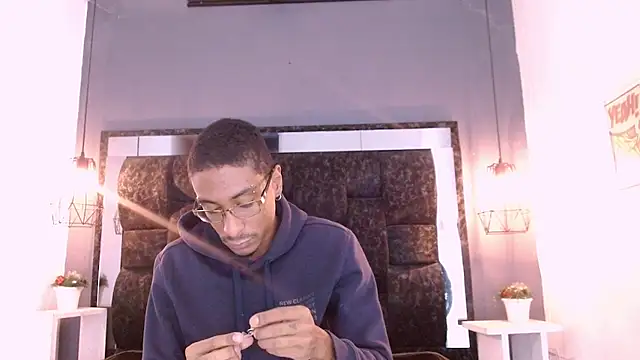 Snapshot of Jose_Smoke chatting on 02/17/25, 02:53 Jose Smoke online show from 02/17/25, 02:53