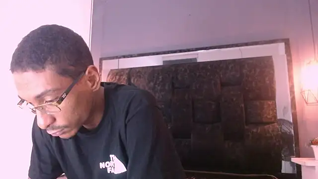 Snapshot of Jose_Smoke chatting on 02/21/25, 02:39 Jose Smoke online show from 02/21/25, 02:39