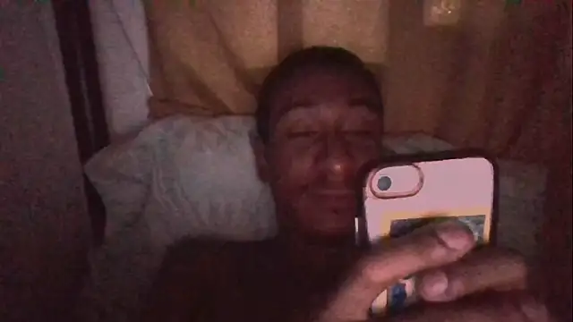 Snapshot of Jose_Smoke chatting on 02/21/25, 11:21 Jose Smoke online show from 02/21/25, 11:21
