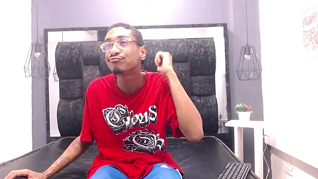 Snapshot of Jose_Smoke chatting on 02/28/25, 03:59 Jose Smoke online show from 02/28/25, 03:59