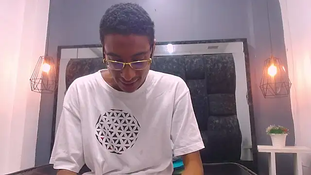 Snapshot of Jose_Smoke chatting on 03/04/25, 03:44 Jose Smoke online show from 03/04/25, 03:44