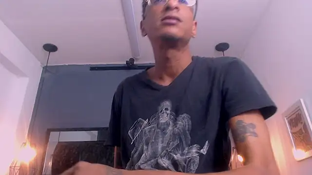 Snapshot of Jose_Smoke chatting on 03/11/25, 06:53 Jose Smoke online show from 03/11/25, 06:53