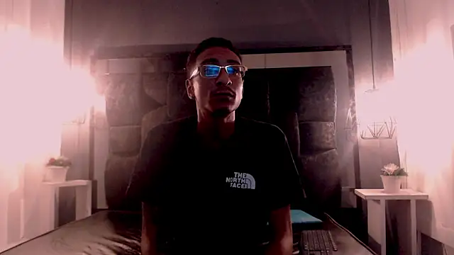 Snapshot of Jose_Smoke chatting on 03/16/25, 03:47 Jose Smoke online show from 03/16/25, 03:47