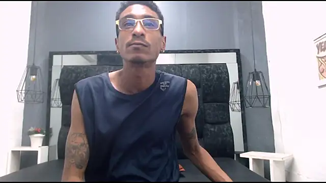 Snapshot of Jose_Smoke chatting on 09/15/25, 01:05 Jose Smoke online show from 09/15/25, 01:05