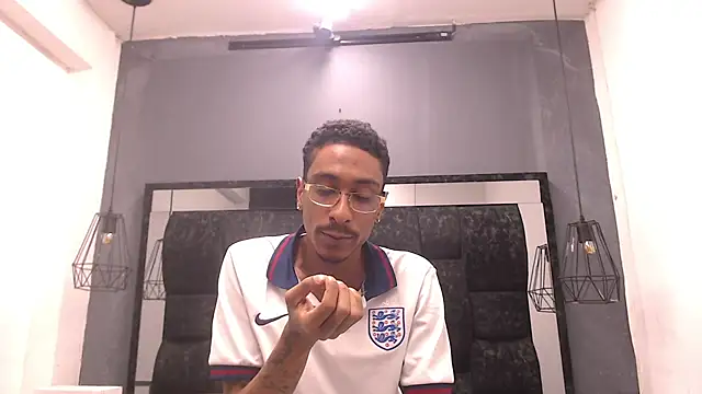 Snapshot of Jose_Smoke chatting on 09/27/25, 03:33 Jose Smoke online show from 09/27/25, 03:33
