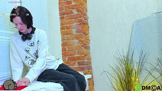 Alina Mills online show from 02/28/25, 04:10