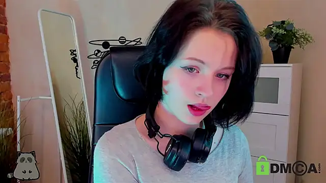 Alina Mills online show from 03/20/25, 02:32