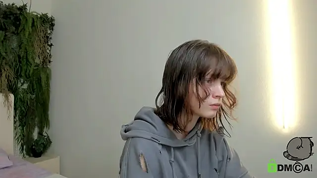 Alina Mills online show from 10/21/25, 09:43