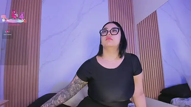 Snapshot of juicy_led_ chatting on 11/05/25, 11:10 juicy led online show from 11/05/25, 11:10