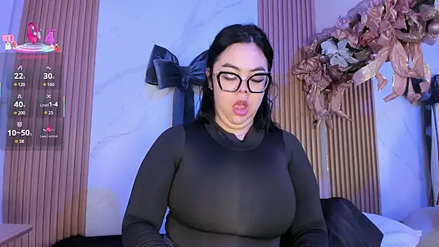 Snapshot of juicy_led_ chatting on 12/22/25, 11:07 juicy led online show from 12/22/25, 11:07