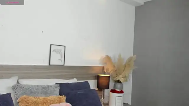 SaraaJhonsonn online show from 04/24/26, 02:19