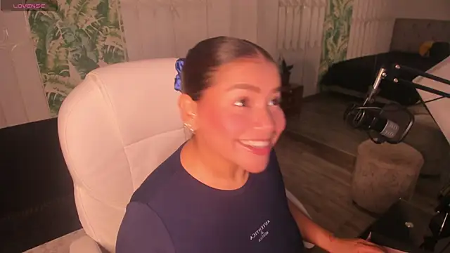 loly marce online show from 04/12/26, 07:41