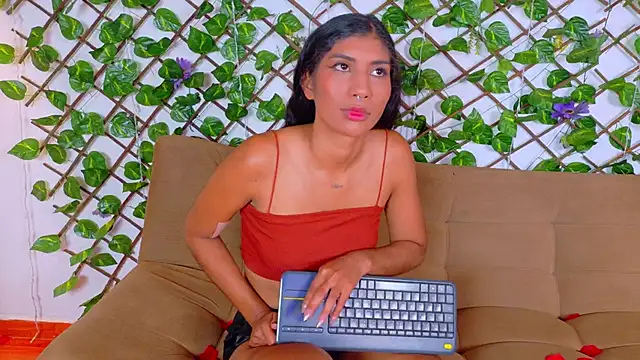 Snapshot of taty_miller chatting on 02/18/26, 06:15 taty miller online show from 02/18/26, 06:15