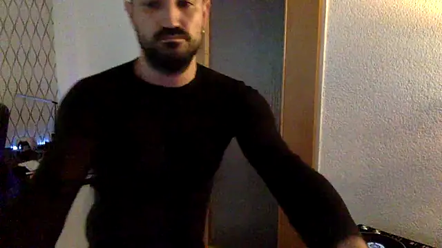 tomz0819 online show from 03/15/25, 03:37