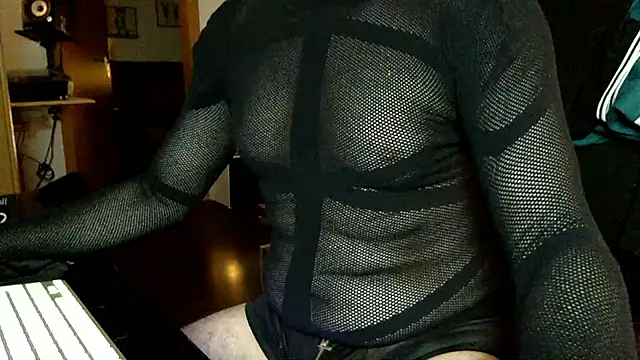 tomz0819 online show from 09/13/25, 12:43