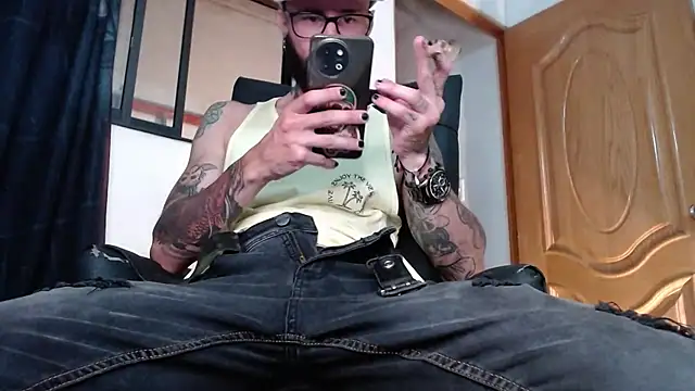 Snapshot of ren_stipee chatting on 02/20/25, 05:44 ren stipee online show from 02/20/25, 05:44