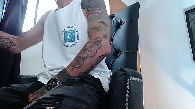 Snapshot of ren_stipee chatting on 02/20/25, 09:09 ren stipee online show from 02/20/25, 09:09