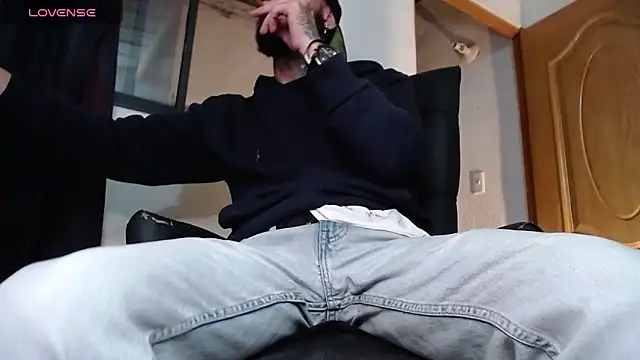 Snapshot of ren_stipee chatting on 02/26/25, 02:15 ren stipee online show from 02/26/25, 02:15