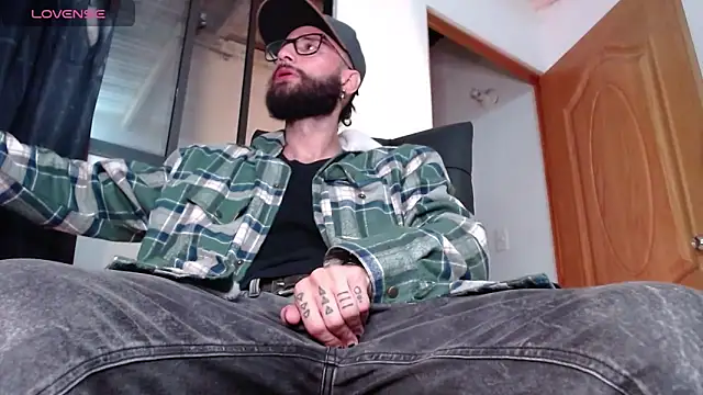 Snapshot of ren_stipee chatting on 02/27/25, 05:56 ren stipee online show from 02/27/25, 05:56