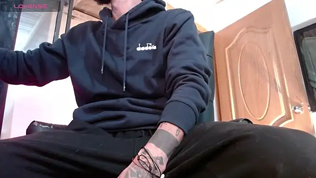 Snapshot of ren_stipee chatting on 03/02/25, 06:37 ren stipee online show from 03/02/25, 06:37