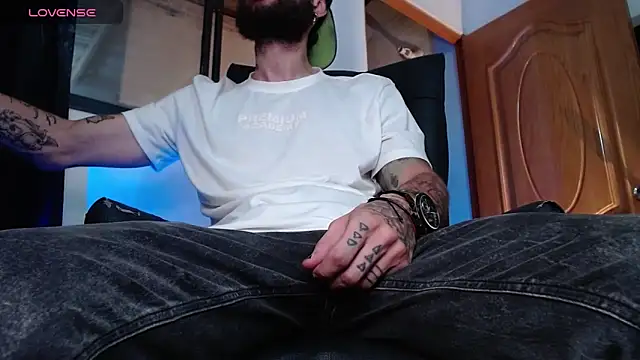 Snapshot of ren_stipee chatting on 03/03/25, 12:48 ren stipee online show from 03/03/25, 12:48