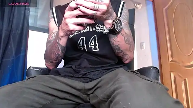 Snapshot of ren_stipee chatting on 03/05/25, 03:51 ren stipee online show from 03/05/25, 03:51