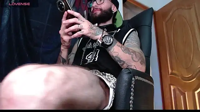 Snapshot of ren_stipee chatting on 03/20/25, 06:08 ren stipee online show from 03/20/25, 06:08