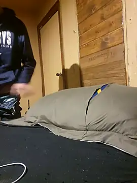 Snapshot of BigDDave6979 chatting on 02/17/25, 02:37 BigDDave6979 online show from 02/17/25, 02:37