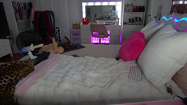 emmagray001 online show from 02/04/26, 02:34