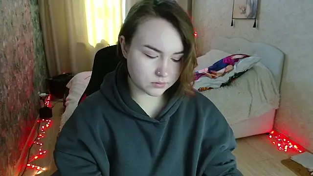Snapshot of Jenny_Fox chatting on 04/24/26, 04:37 Jenny Fox online show from 04/24/26, 04:37