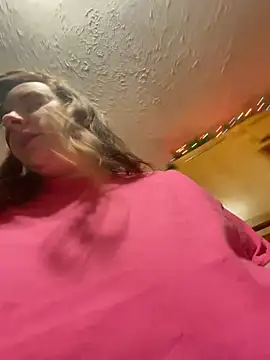 Snapshot of lairarose chatting on 01/03/25, 12:43 lairarose online show from 01/03/25, 12:43